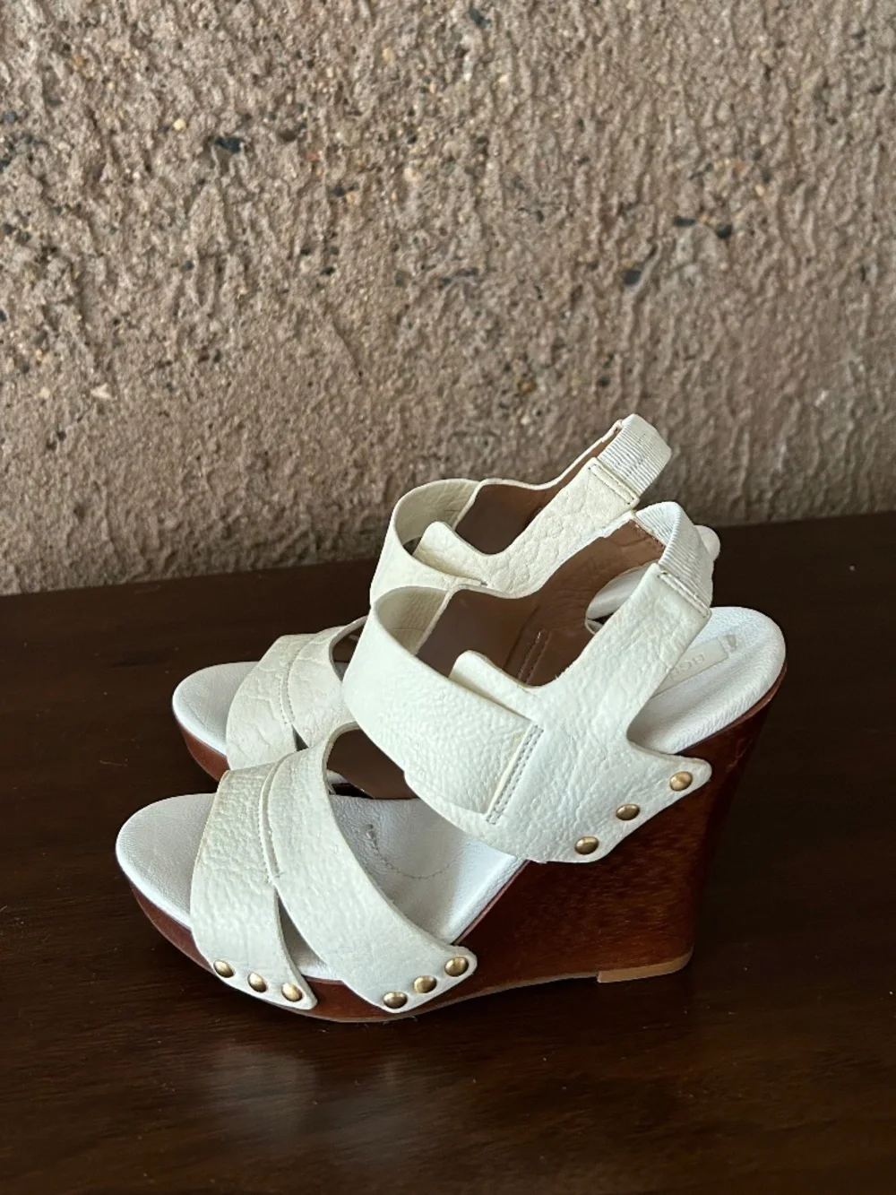 BCBGMAXAZRIA Ivory Leather Platform Wedge Sandals – Size 6.5